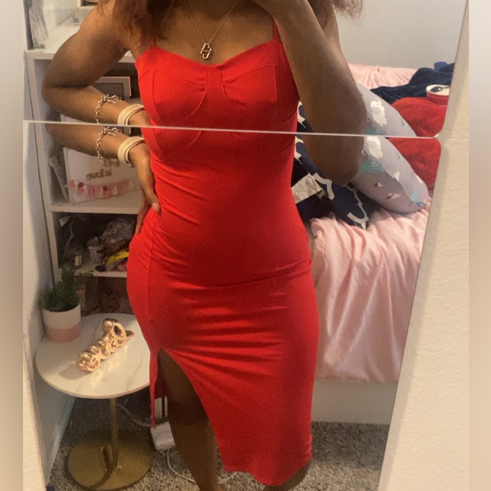RED BODYCON DRESS - Picture 2 of 4